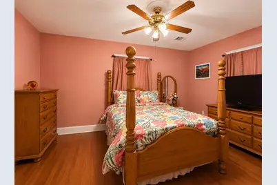 1012 W Adoue Street, Alvin, TX 77511 - Photo 13
