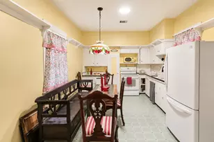 1012 W Adoue St, Alvin, TX 77511 - Photo 7