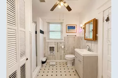 1012 W Adoue Street, Alvin, TX 77511 - Photo 17