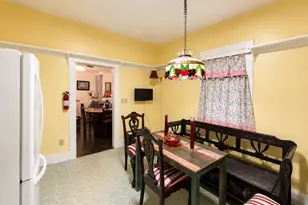 1012 W Adoue St, Alvin, TX 77511 - Photo 9