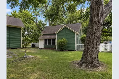 1012 W Adoue Street, Alvin, TX 77511 - Photo 31