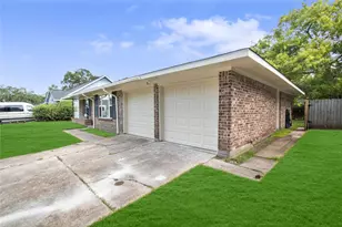 2005 S Savanna Ct S, League City, TX 77573 - Photo 3