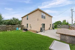 8703 Summerset Meadow Ct, Houston, TX 77075 - Photo 27