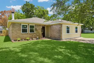 425 S Brownell St, La Porte, TX 77571 - Photo 1
