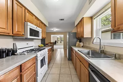 425 S Brownell Street, La Porte, TX 77571 - Photo 9