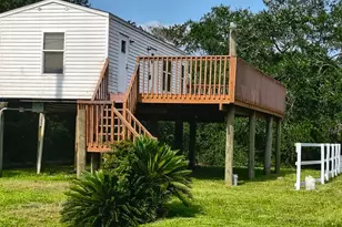 613 Troy St, Anahuac, TX 77514 - Photo 1