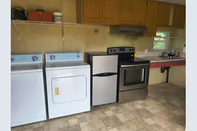 613 Troy Street, Anahuac, TX 77514 - Photo 5