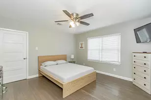 1102 45th St, Galveston, TX 77550 - Photo 19