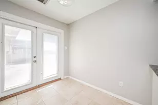 6555 Grovewood Ln, Houston, TX 77008 - Photo 13