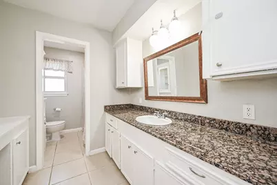 6555 Grovewood Lane, Houston, TX 77008 - Photo 15