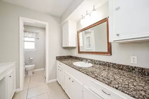 6555 Grovewood Ln, Houston, TX 77008 - Photo 15