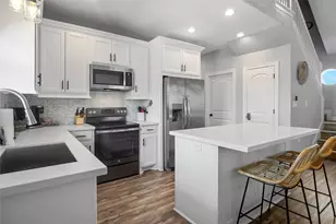 972 Surf Rd, Crystal Beach, TX 77650 - Photo 7