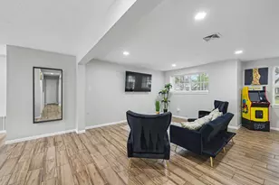 9515 Highmeadow Dr, Houston, TX 77063 - Photo 7