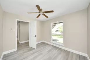 4703 Quail Hollow Dr, Baytown, TX 77521 - Photo 7