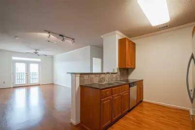 1711 Old Spanish Trail #303, Houston, TX 77054 - Photo 9