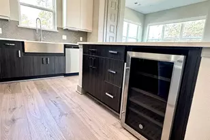 401 W 25th St, Houston, TX 77008 - Photo 7