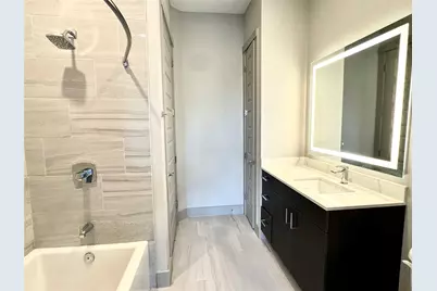 401 W 25th Street #1423, Houston, TX 77008 - Photo 15