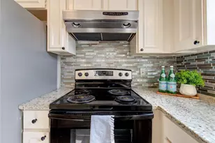 14633 Perthshire Rd, Houston, TX 77079 - Photo 15