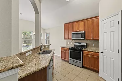 7819 Mary Katheryns Crossing, Conroe, TX 77304 - Photo 3