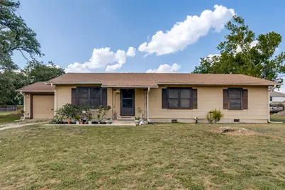 614 E Martindale Street, Seguin, TX 78155 - Photo 1
