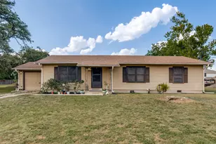614 E Martindale St, Seguin, TX 78155 - Photo 1