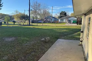 406 S 7th St, Alvin, TX 77511 - Photo 13