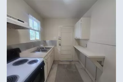 2221 35th Street #Rear, Galveston, TX 77550 - Photo 5