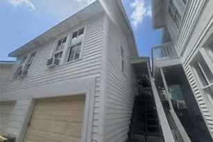 2221 35th St, Galveston, TX 77550 - Photo 3