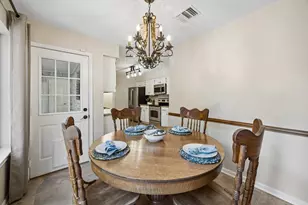 1335 Bullock Ln, Houston, TX 77055 - Photo 17