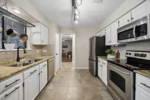 1335 Bullock Ln, Houston, TX 77055 - Photo 15