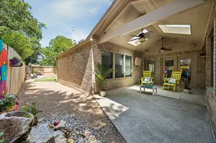 1335 Bullock Ln, Houston, TX 77055 - Photo 25