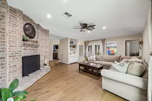 1335 Bullock Ln, Houston, TX 77055 - Photo 11