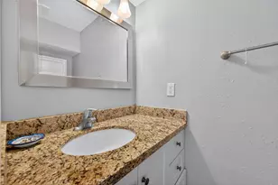 1701 Upland Dr, Houston, TX 77043 - Photo 11