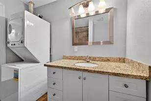 1701 Upland Dr, Houston, TX 77043 - Photo 15