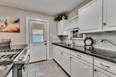 801 18th Avenue N, Galveston, TX 77590 - Photo 17