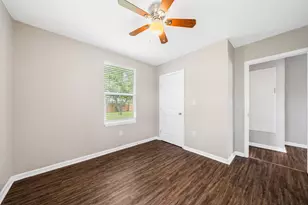 1109 W 10th St, Freeport, TX 77541 - Photo 9