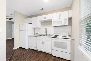 1109 W 10th St, Freeport, TX 77541 - Photo 7