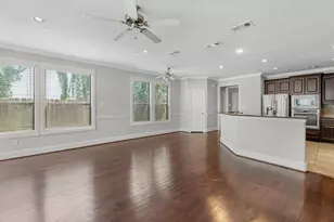 247 W 25th St, Houston, TX 77008 - Photo 17