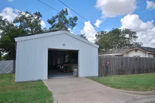 302 S Main St, Schulenburg, TX 78956 - Photo 23