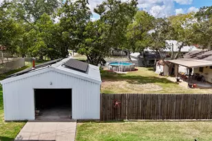 302 S Main St, Schulenburg, TX 78956 - Photo 3