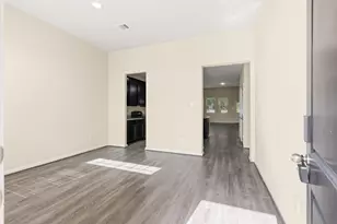 6131 Carpenters Cove Ln, Houston, TX 77049 - Photo 3