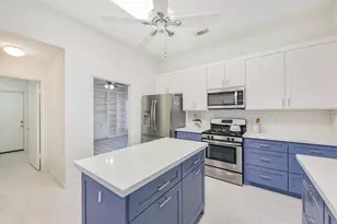 3810 E Peach Hollow Cir, Pearland, TX 77584 - Photo 11