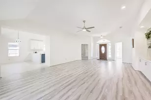 3810 E Peach Hollow Cir, Pearland, TX 77584 - Photo 7