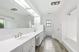 15715 Brookvilla Dr, Houston, TX 77059 - Photo 17