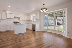 9915 Bayou Woods Dr, Baytown, TX 77521 - Photo 7