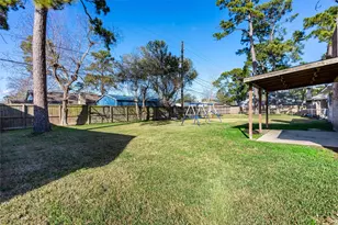 9915 Bayou Woods Dr, Baytown, TX 77521 - Photo 3