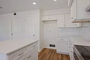 9915 Bayou Woods Dr, Baytown, TX 77521 - Photo 11