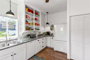 2927 Bernardo De Galvez Ave, Galveston, TX 77550 - Photo 11