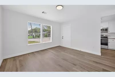 7023 Crestmont Street, Houston, TX 77033 - Photo 5