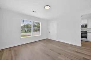 7023 Crestmont St, Houston, TX 77033 - Photo 5